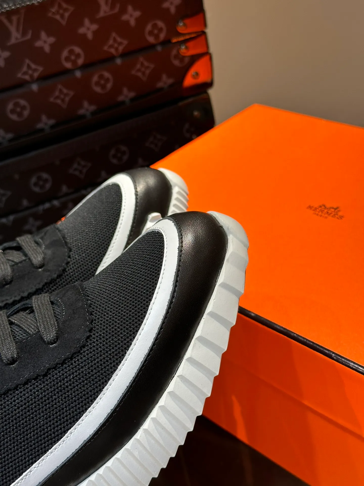 Men's shoes 💰p420 "hermes*" new men's casual sports shoes, the upper is made of cowhide leather and high-end mesh, imported materials, full of texture, the light sole is decorated with contrasting patterns, creating a versatile fashion style. Size: 38-44 (45.46 customized)